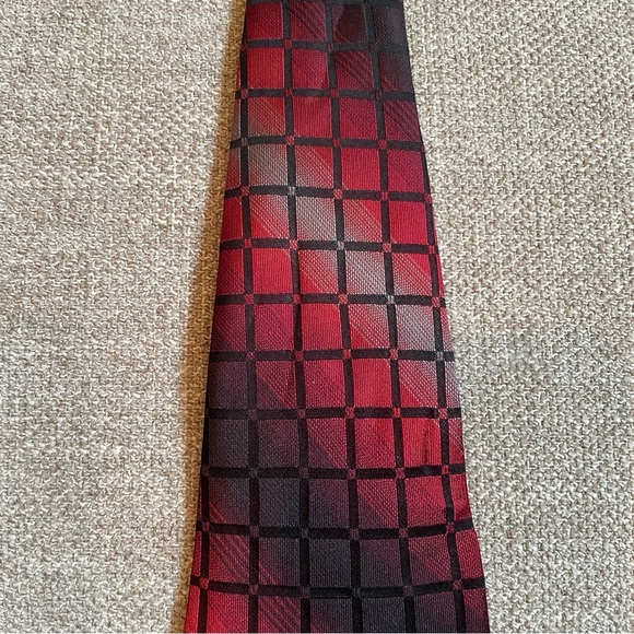 Conte di Milano Red Grey Black Square Pattern 100% Silk Men’s Geometric Tie - Picture 8 of 9